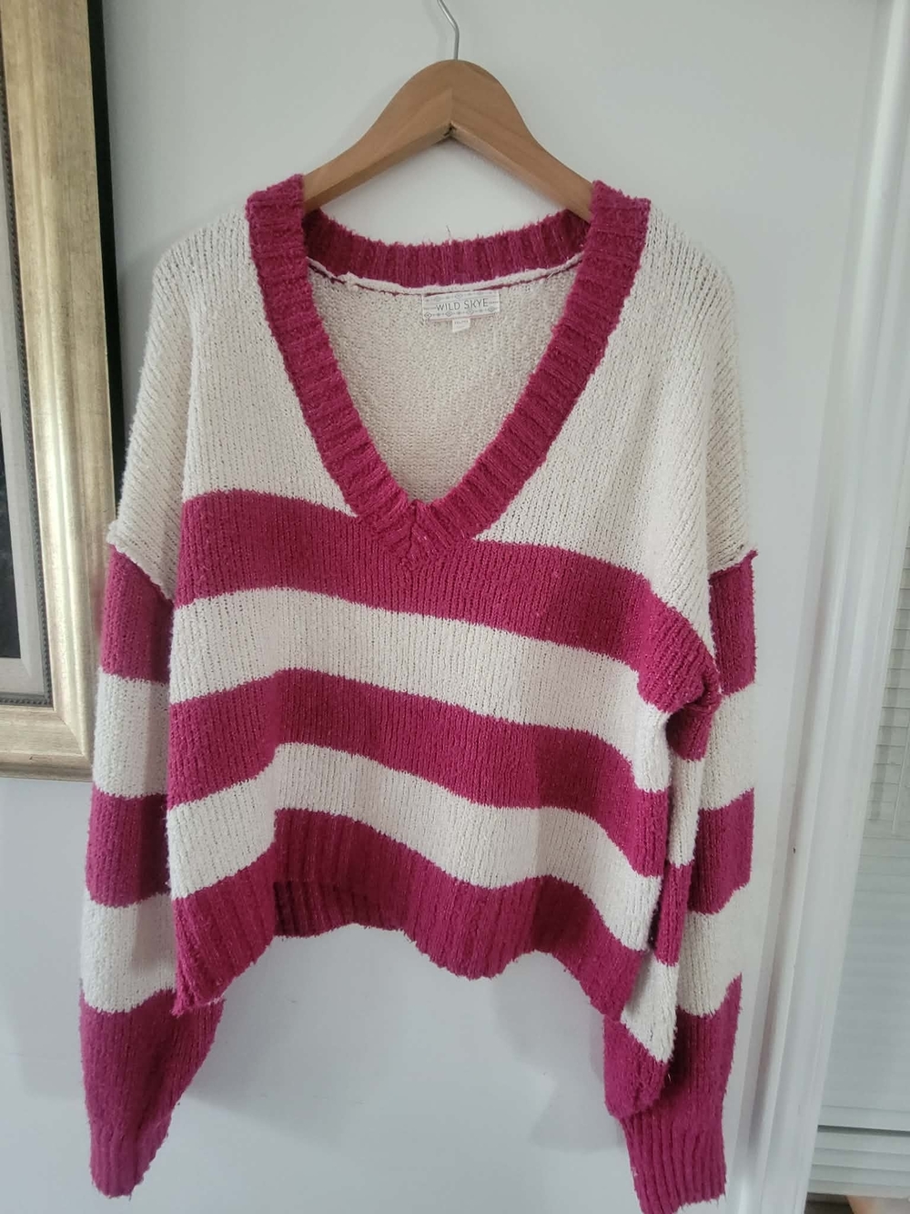 Relaxed V-Neck Stripe Sweater in Cream and Pink